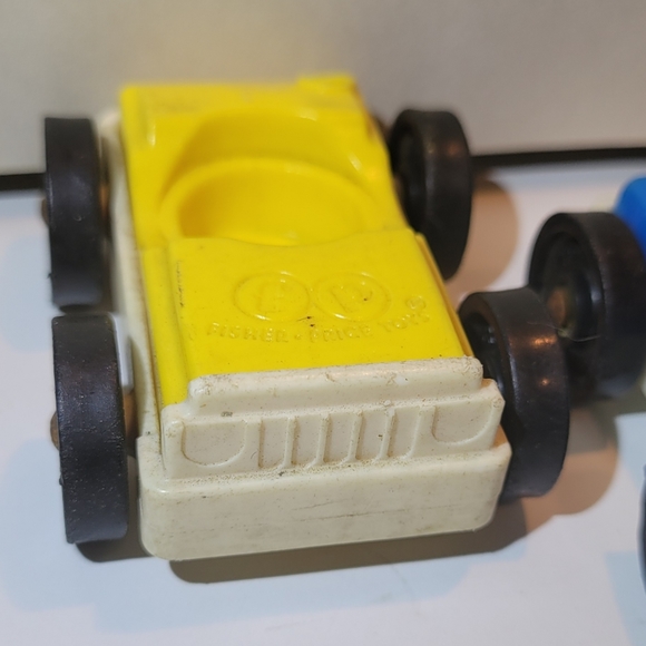 4 Vintage Fisher Price Little People Single One Person Cars. - Picture 6 of 9